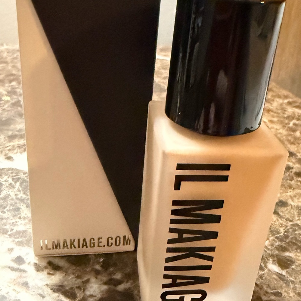 IL MAKIAGE Foundation Bottle - Light Beige